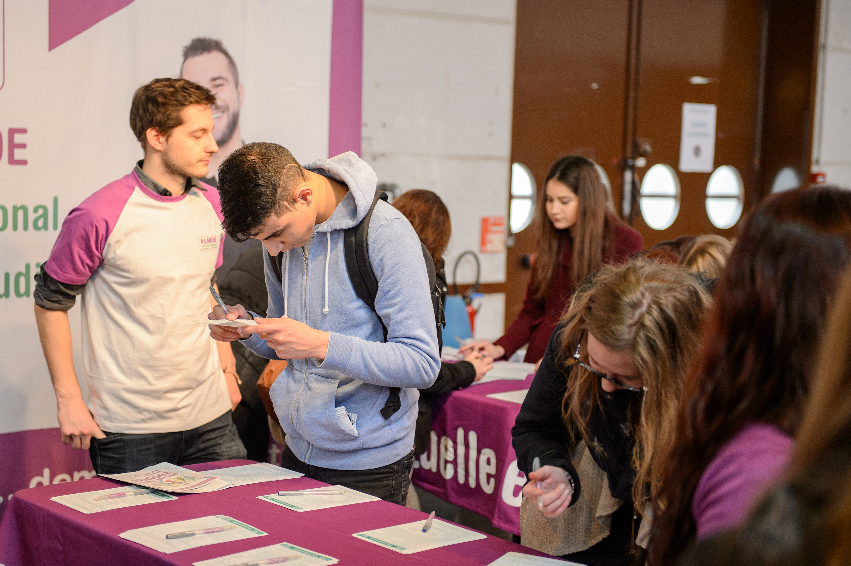 students at college career fair